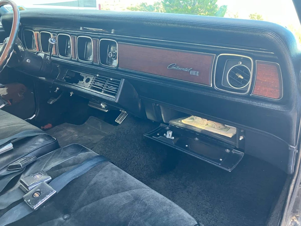 1969 Lincoln Continental Mark III - Image 11 of 24