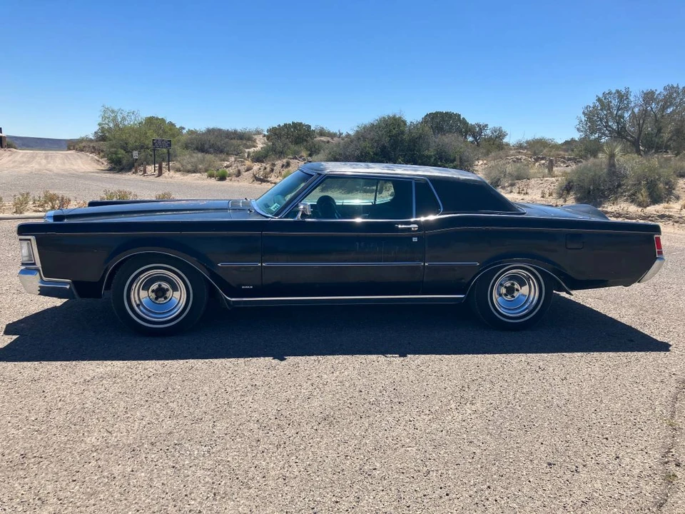 1969 Lincoln Continental Mark III - Image 9 of 24
