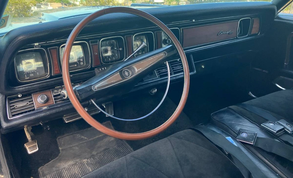 1969 Lincoln Continental Mark III - Image 10 of 24