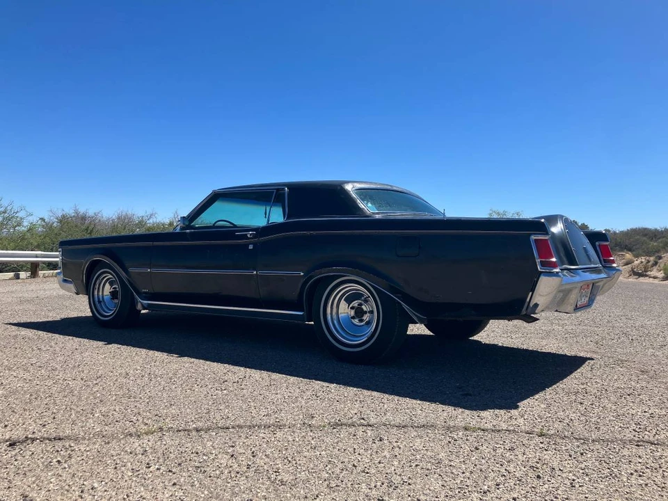 1969 Lincoln Continental Mark III - Image 10 of 24
