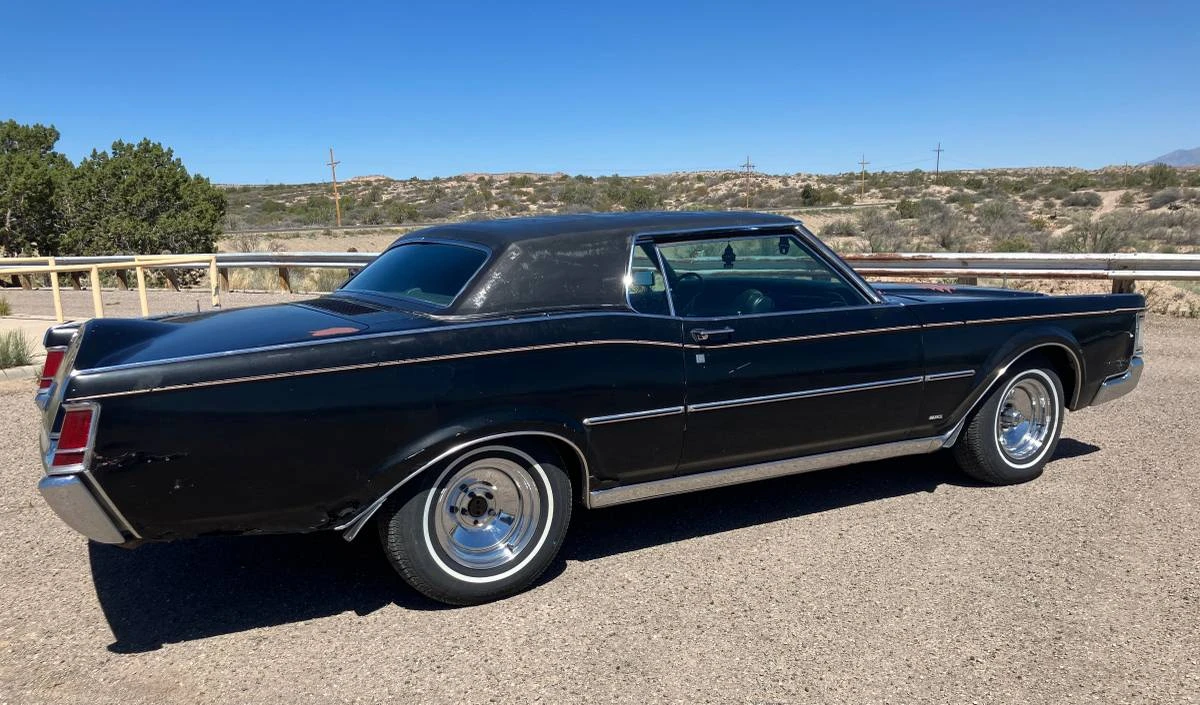1969 Lincoln Continental Mark III - Image 7 of 24