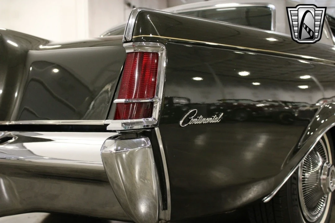1969 Lincoln Continental Mark III - Image 13 of 21
