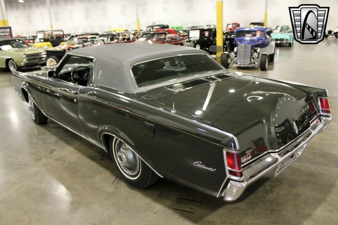 1969 Lincoln Continental Mark III - Image 7 of 12