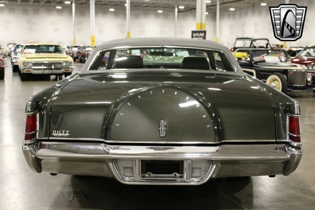 1969 Lincoln Continental Mark III - Image 9 of 12