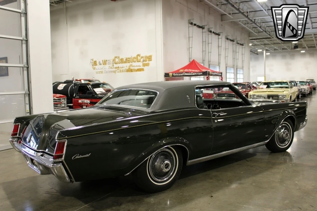 1969 Lincoln Continental Mark III - Image 8 of 12