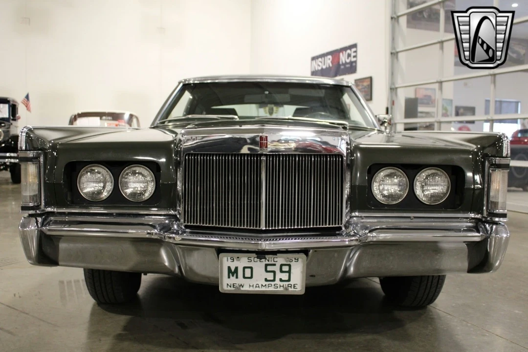 1969 Lincoln Continental Mark III - Image 11 of 12