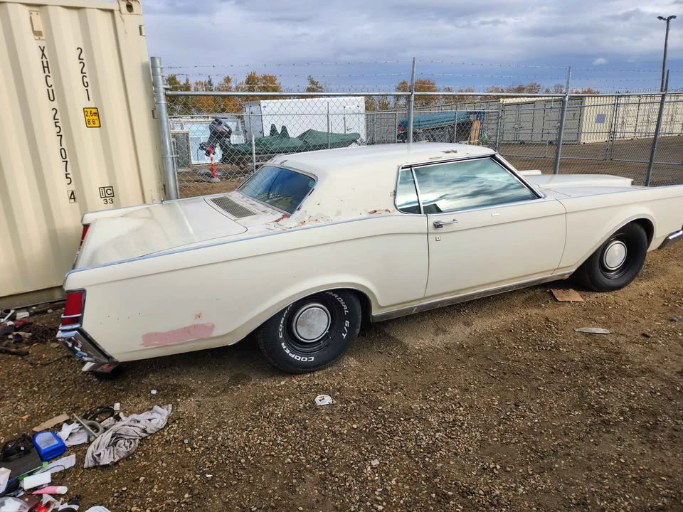 1969 Lincoln Continental Mark III - Image 10 of 17