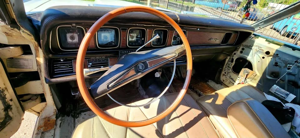 1969 Lincoln Continental Mark III - Image 5 of 17