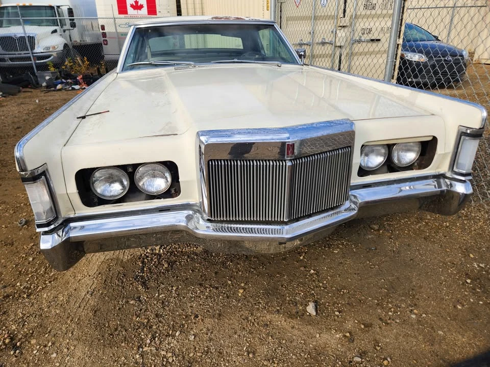 1969 Lincoln Continental Mark III - Image 16 of 17