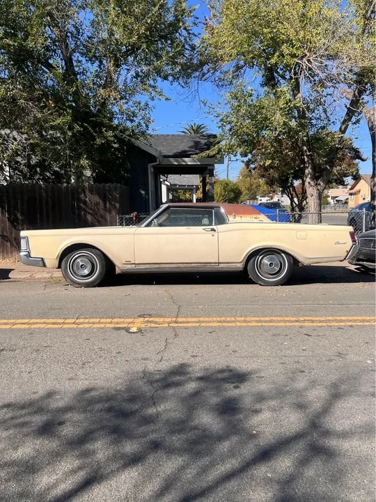 1969 Lincoln Continental Mark III - Image 2 of 11