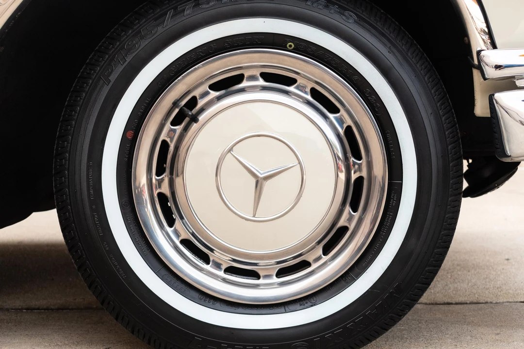 1969 Mercedes-Benz W111 Cabriolet - Image 29 of 31