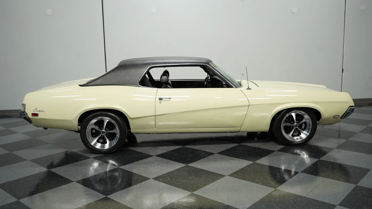 1969 Mercury Cougar 1st Gen - Image 11 of 12