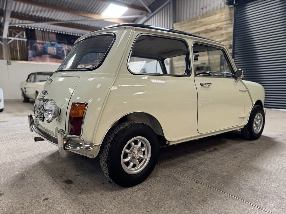 1969 Morris - Image 10 of 30