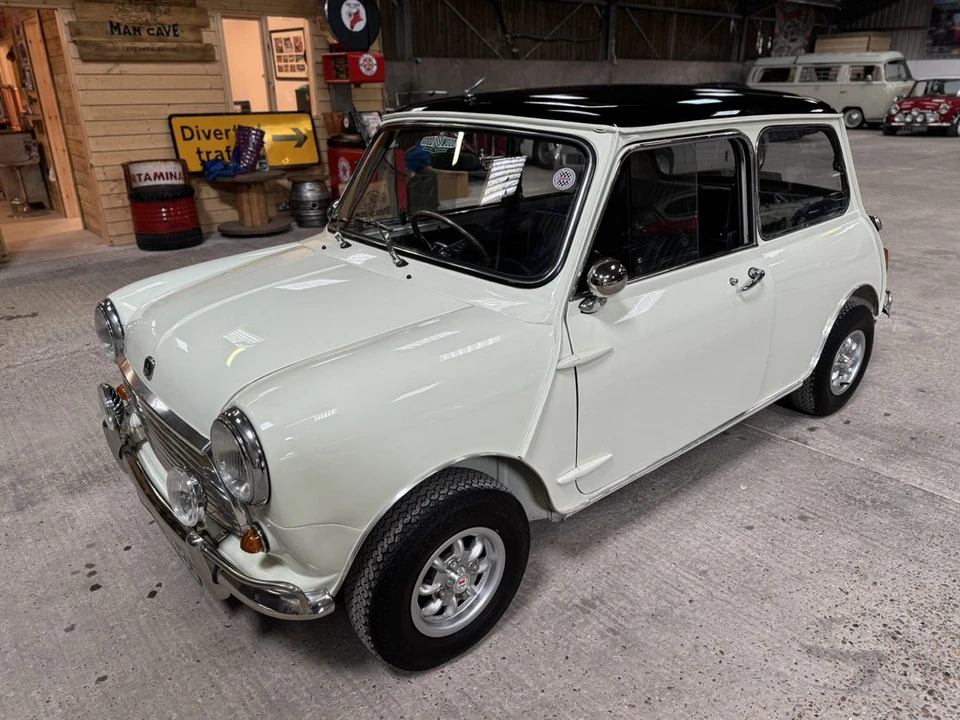 1969 Morris - Image 3 of 30