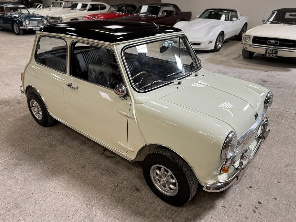 1969 Morris - Image 2 of 30