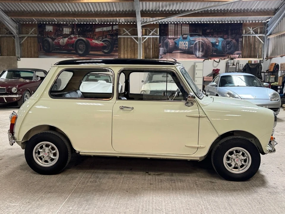 1969 Morris - Image 8 of 30