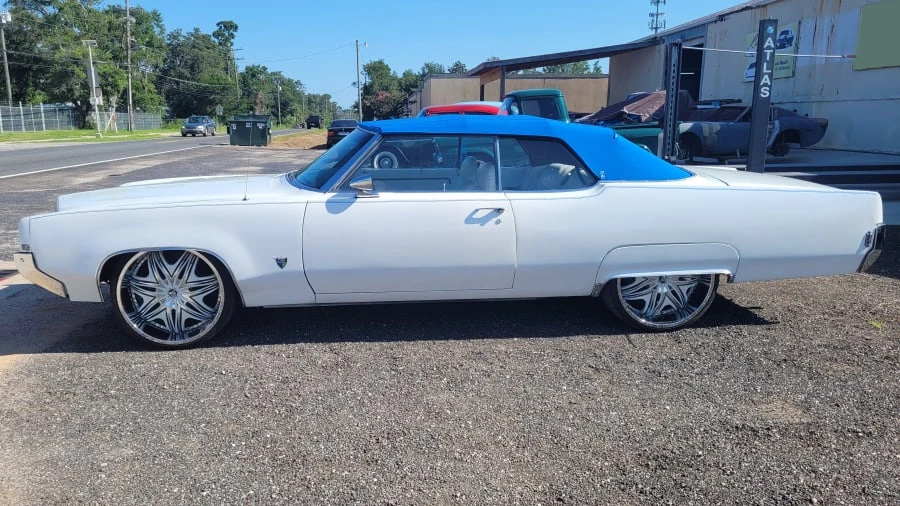 1969 Oldsmobile 98 - Image 2 of 10