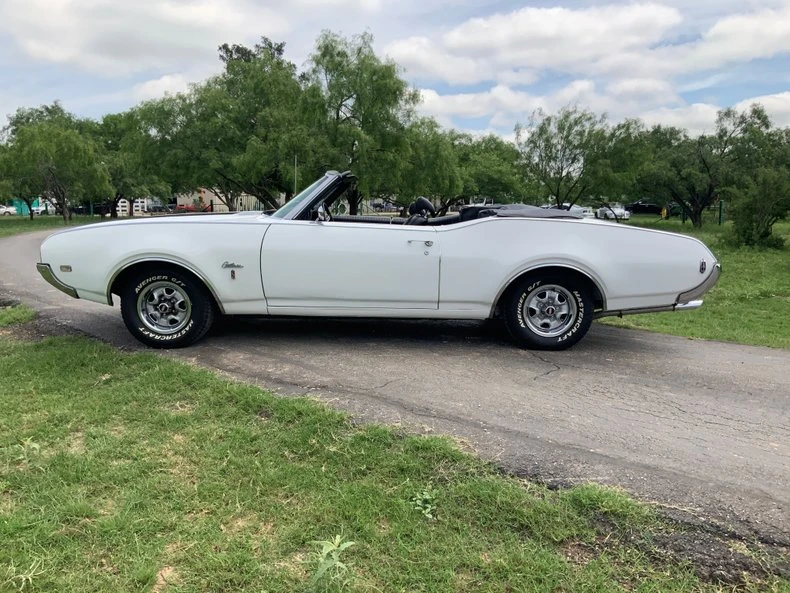 1969 Oldsmobile Cutlass 3rd Gen - Image 16 of 31