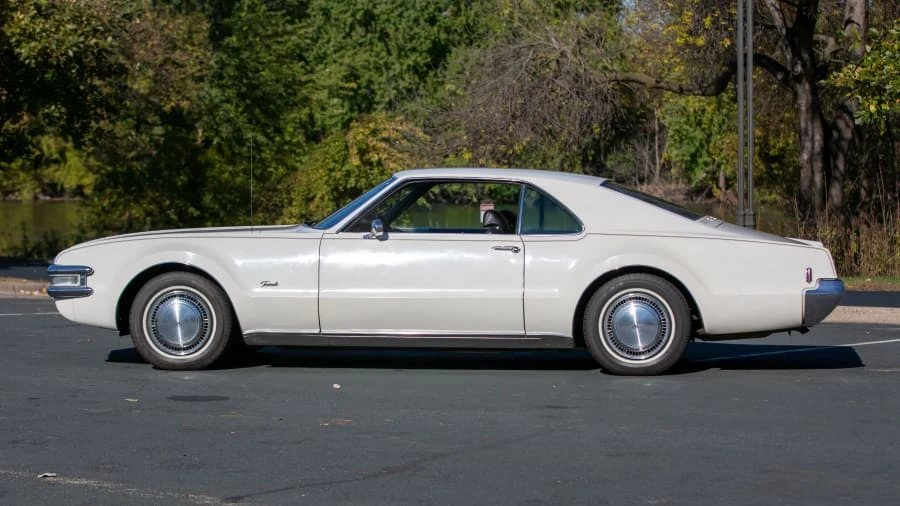 1969 Oldsmobile Toronado - Image 8 of 12