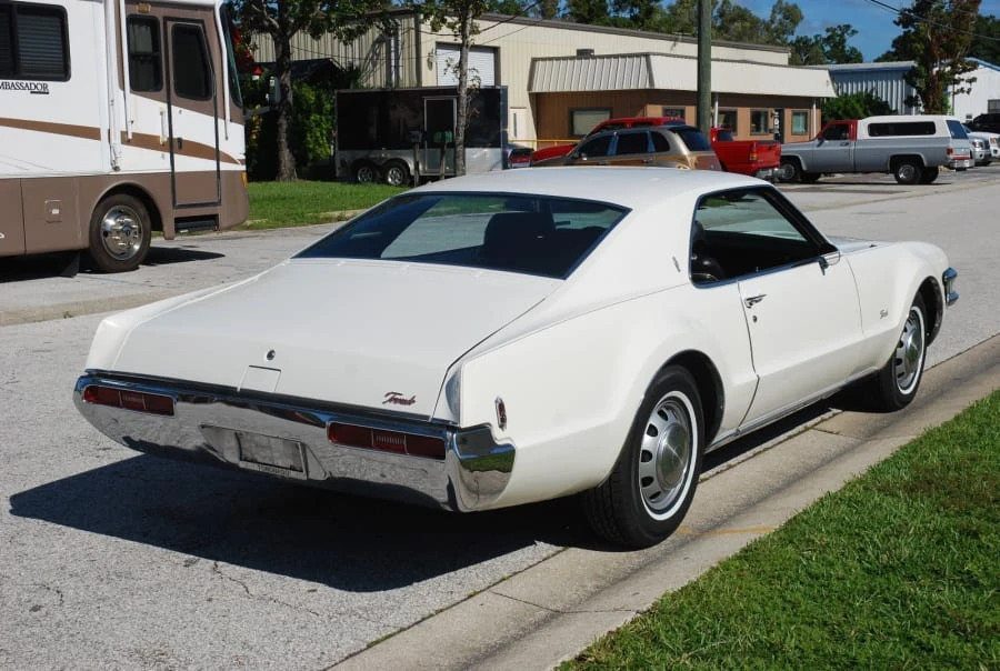 1969 Oldsmobile Toronado - Image 9 of 12
