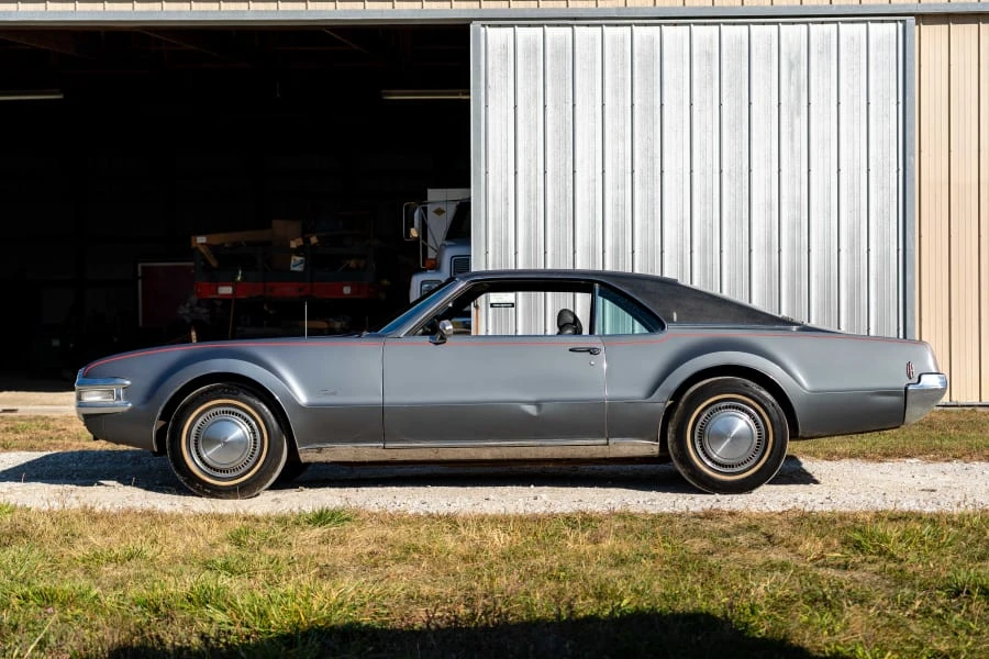 1969 Oldsmobile Toronado - Image 2 of 23