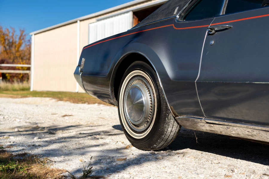 1969 Oldsmobile Toronado - Image 10 of 23