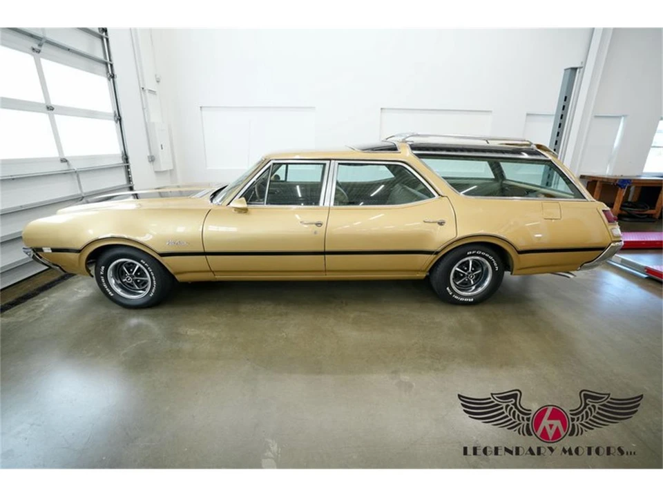 1969 Oldsmobile Vista Cruiser - Image 2 of 31