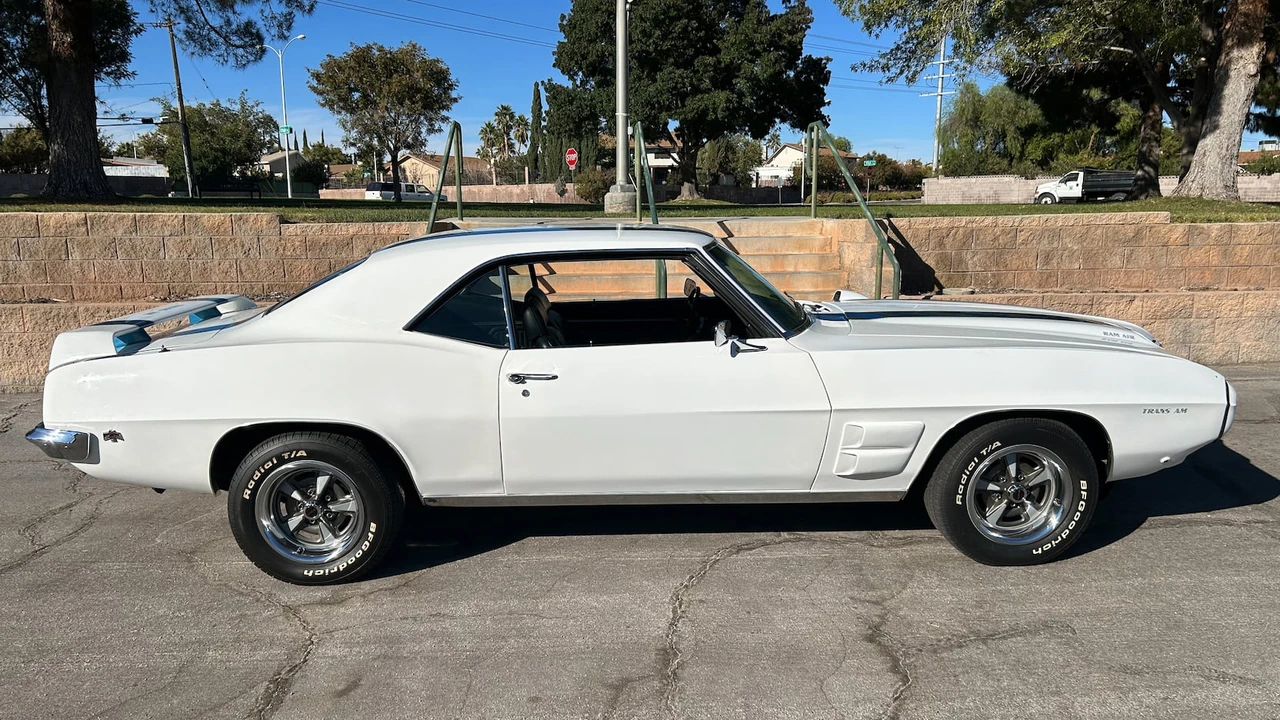 1969 Pontiac Firebird 1st Gen - Image 17 of 18