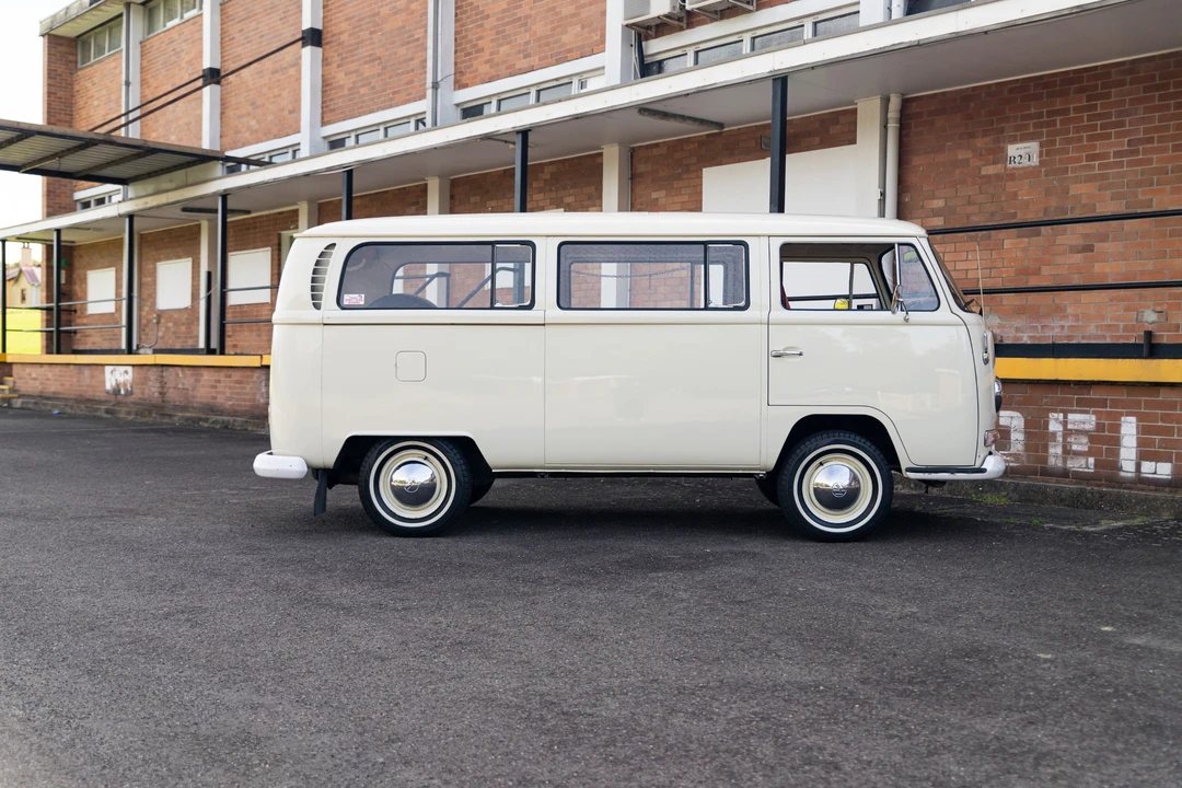 1969 Volkswagen Bay-Window Bus - Image 6 of 31