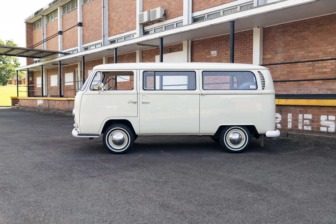 1969 Volkswagen Bay-Window Bus - Image 10 of 31