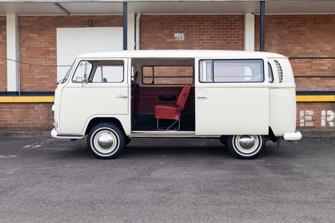 1969 Volkswagen Bay-Window Bus - Image 11 of 31