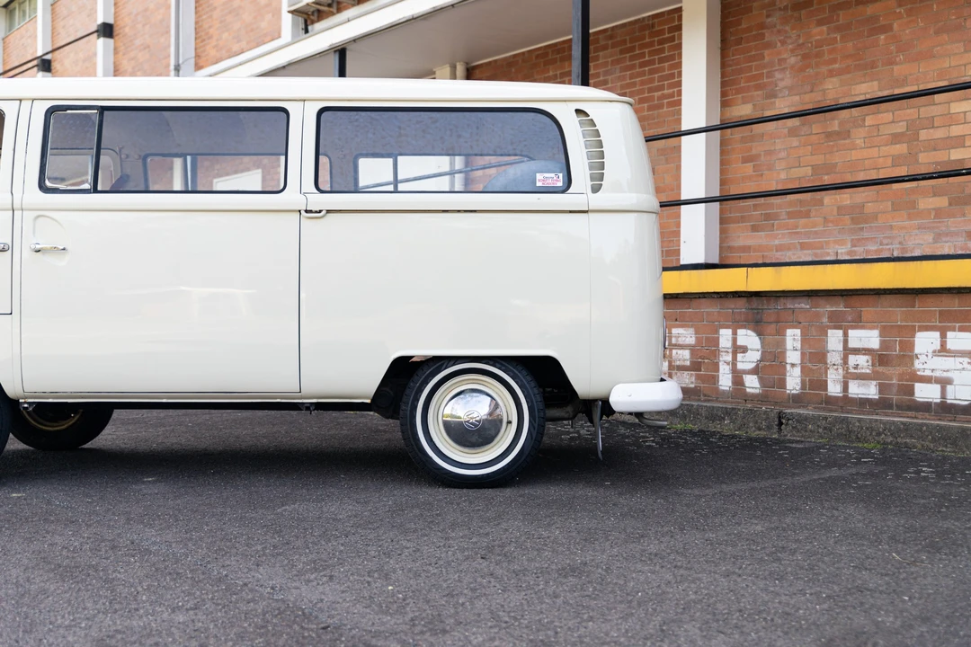 1969 Volkswagen Bay-Window Bus - Image 13 of 31