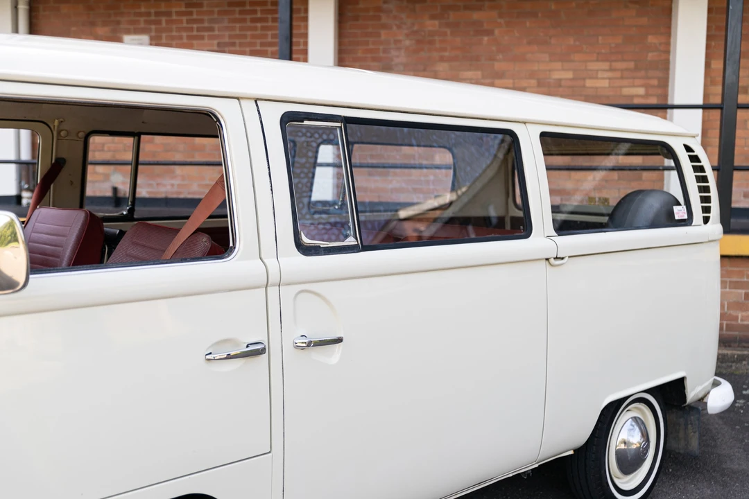 1969 Volkswagen Bay-Window Bus - Image 25 of 31
