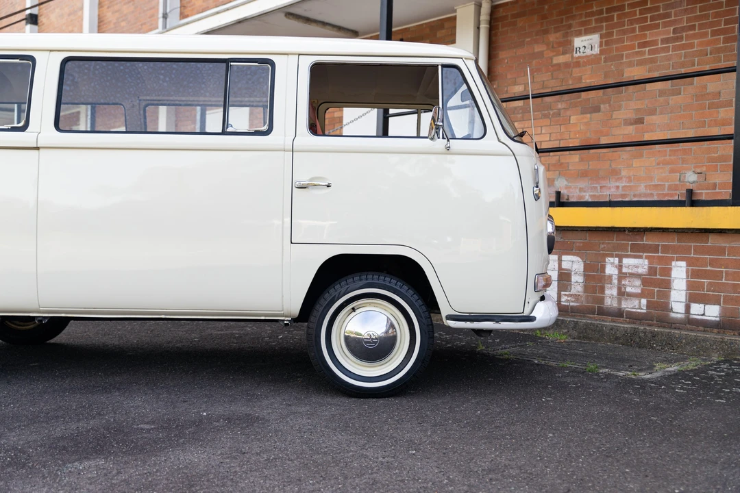 1969 Volkswagen Bay-Window Bus - Image 15 of 31