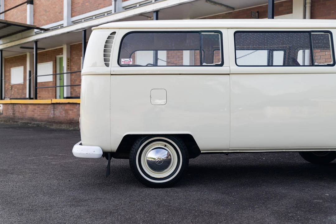 1969 Volkswagen Bay-Window Bus - Image 16 of 31