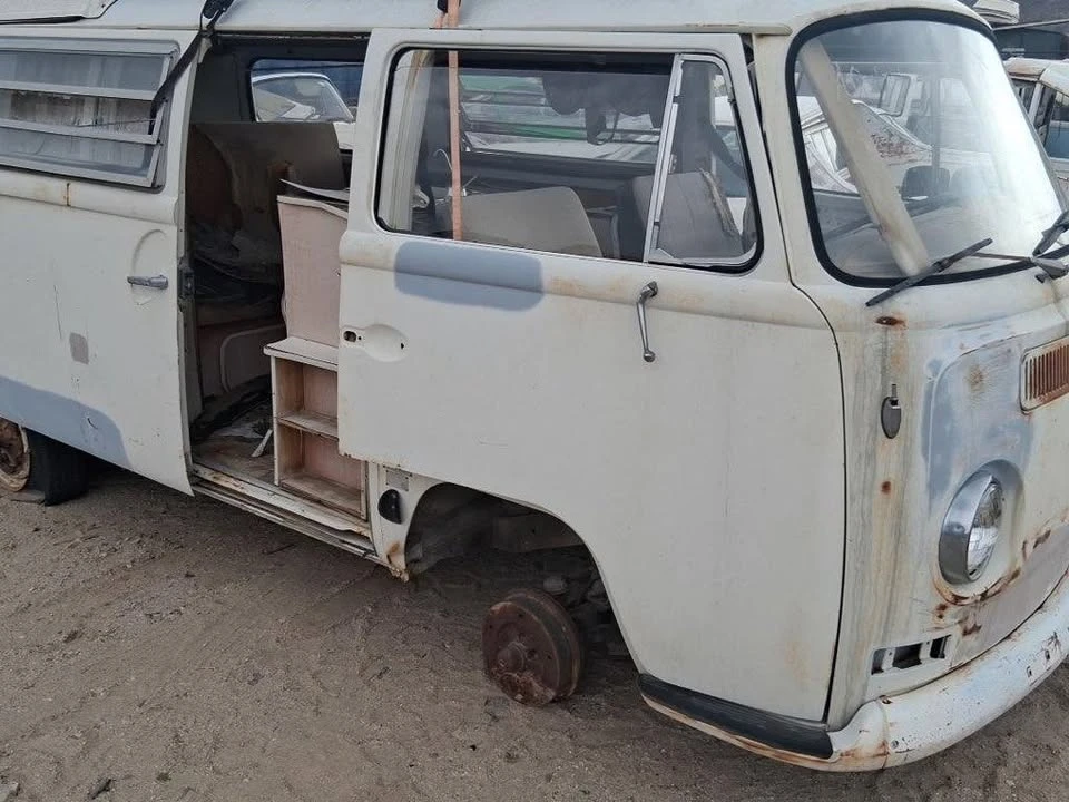 1969 Volkswagen Bay-Window Camper - Image 2 of 12
