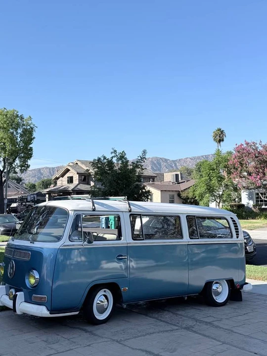 1969 Volkswagen Bay-Window Bus - Image 2 of 8