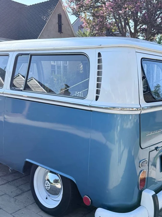 1969 Volkswagen Bay-Window Bus - Image 6 of 8