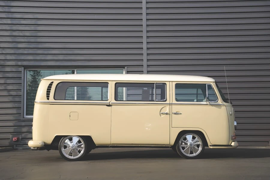 1969 Volkswagen Bay-Window Bus - Image 2 of 31