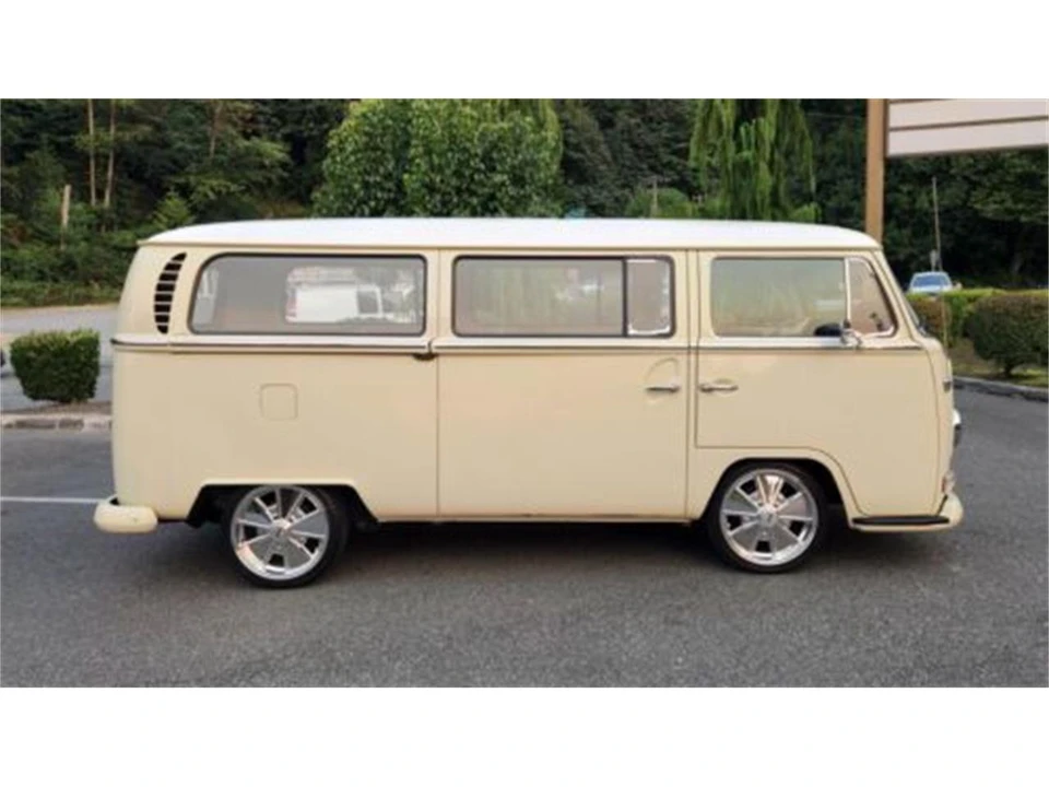 1969 Volkswagen Bay-Window Bus - Image 21 of 22