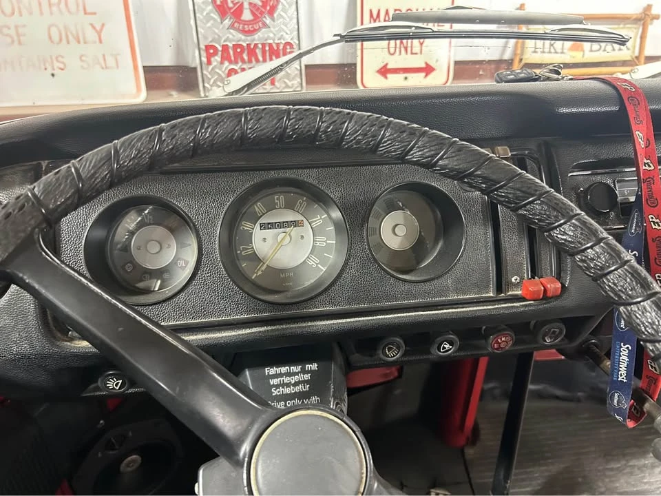 1969 Volkswagen Bay-Window Bus - Image 6 of 8