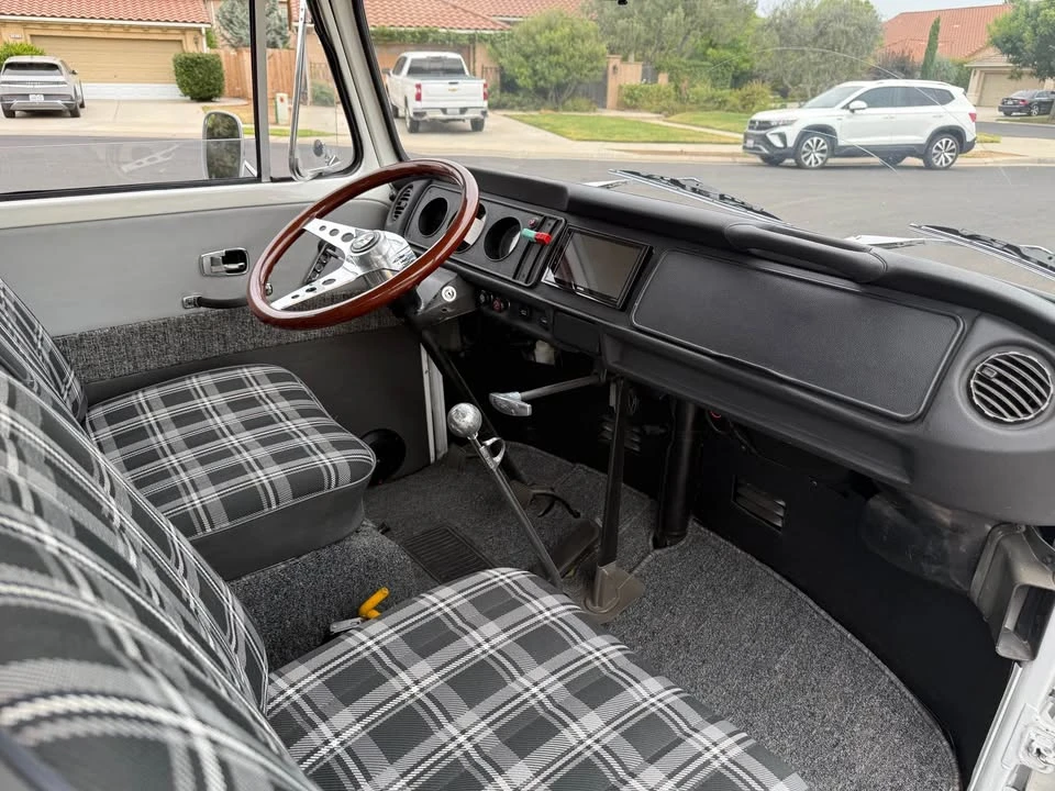 1969 Volkswagen Bay-Window Bus - Image 9 of 9