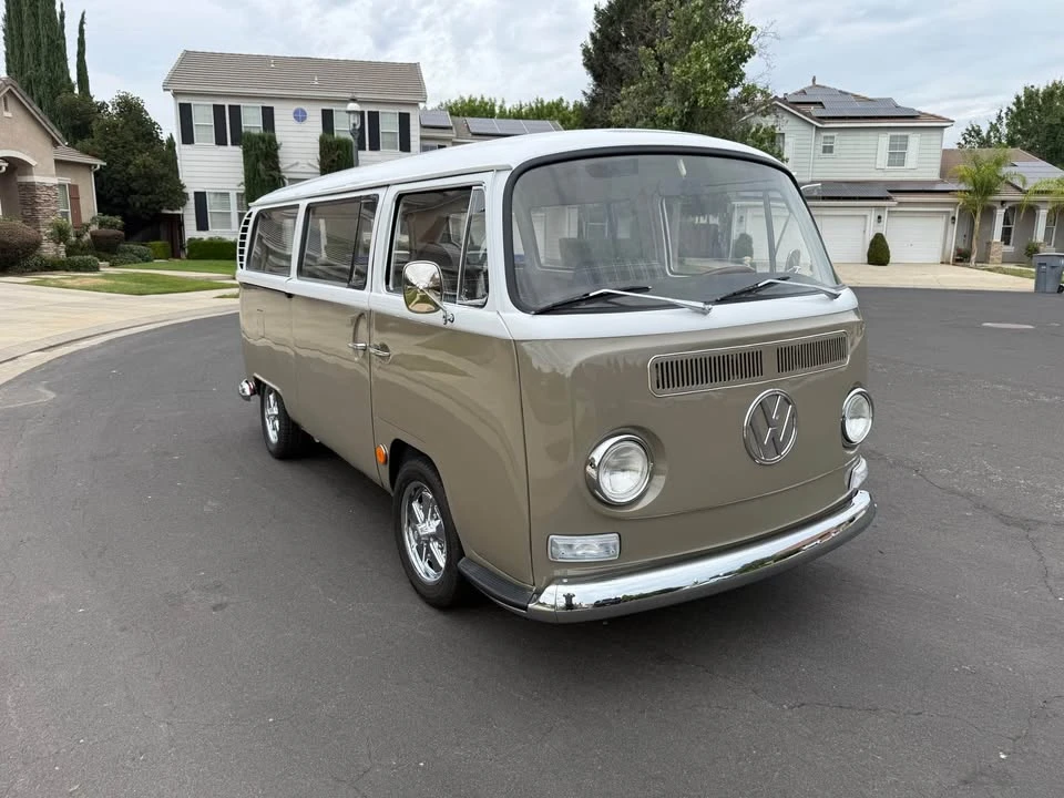 1969 Volkswagen Bay-Window Bus - Image 2 of 9