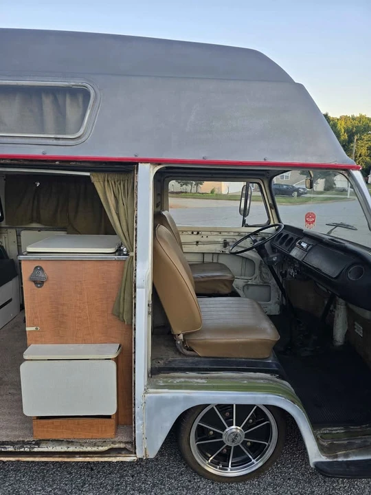 1969 Volkswagen Bay-Window Bus - Image 6 of 11