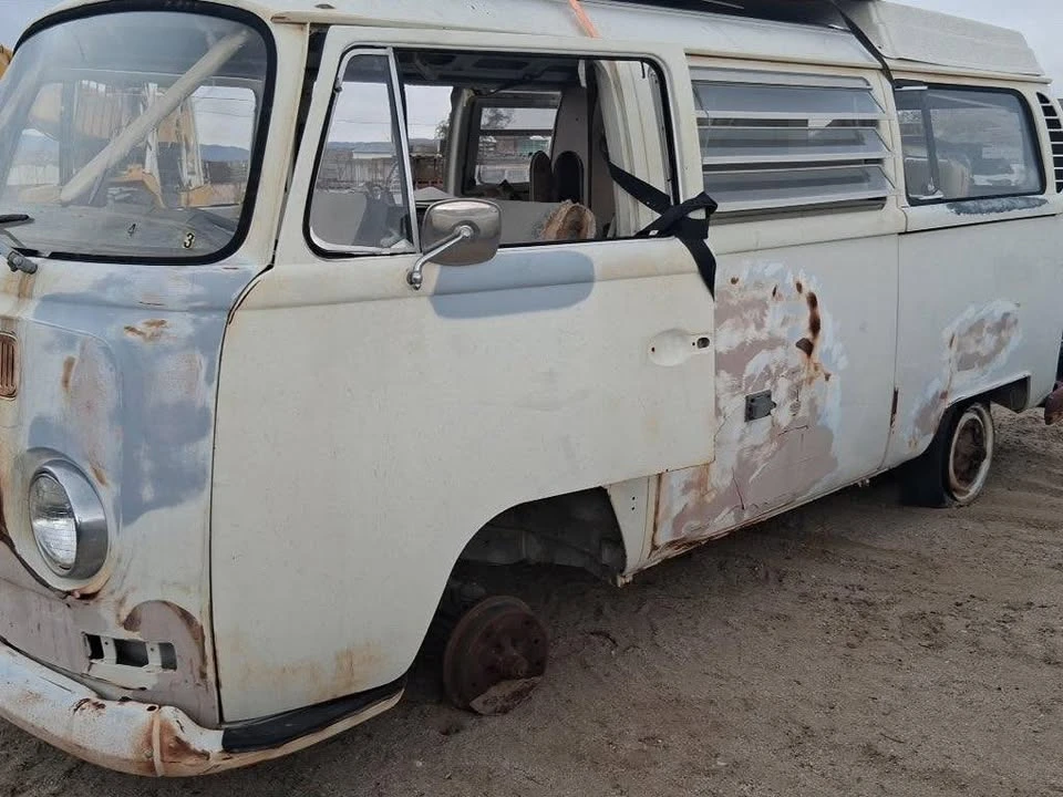 1969 Volkswagen Bay-Window Camper - Image 3 of 16