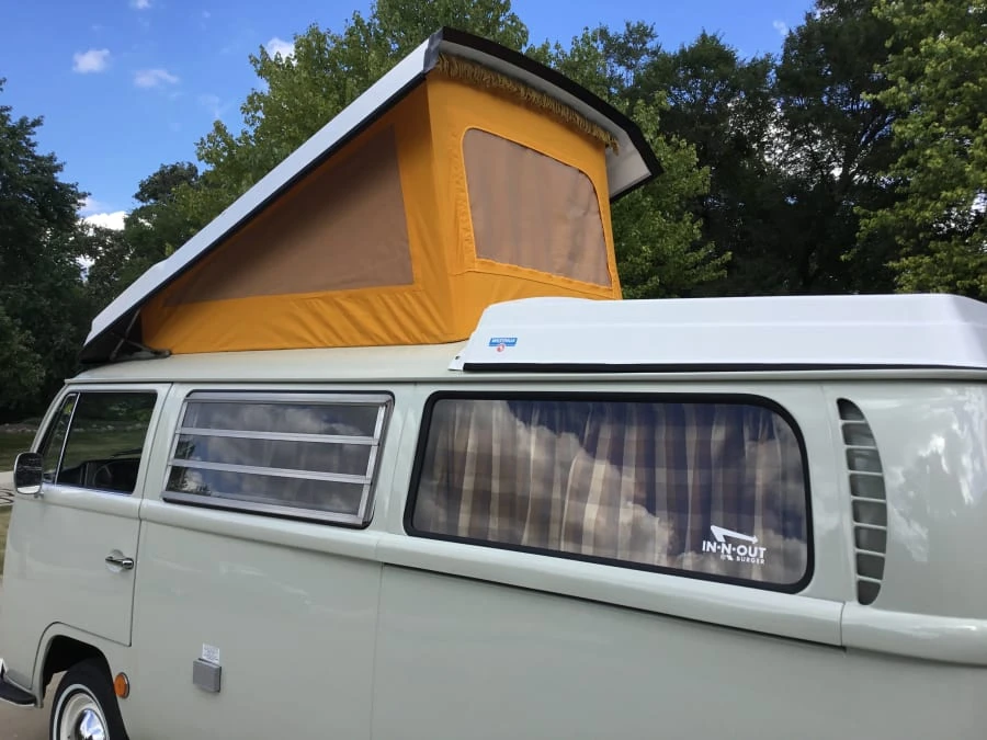 1969 Volkswagen Bay-Window Camper - Image 6 of 12