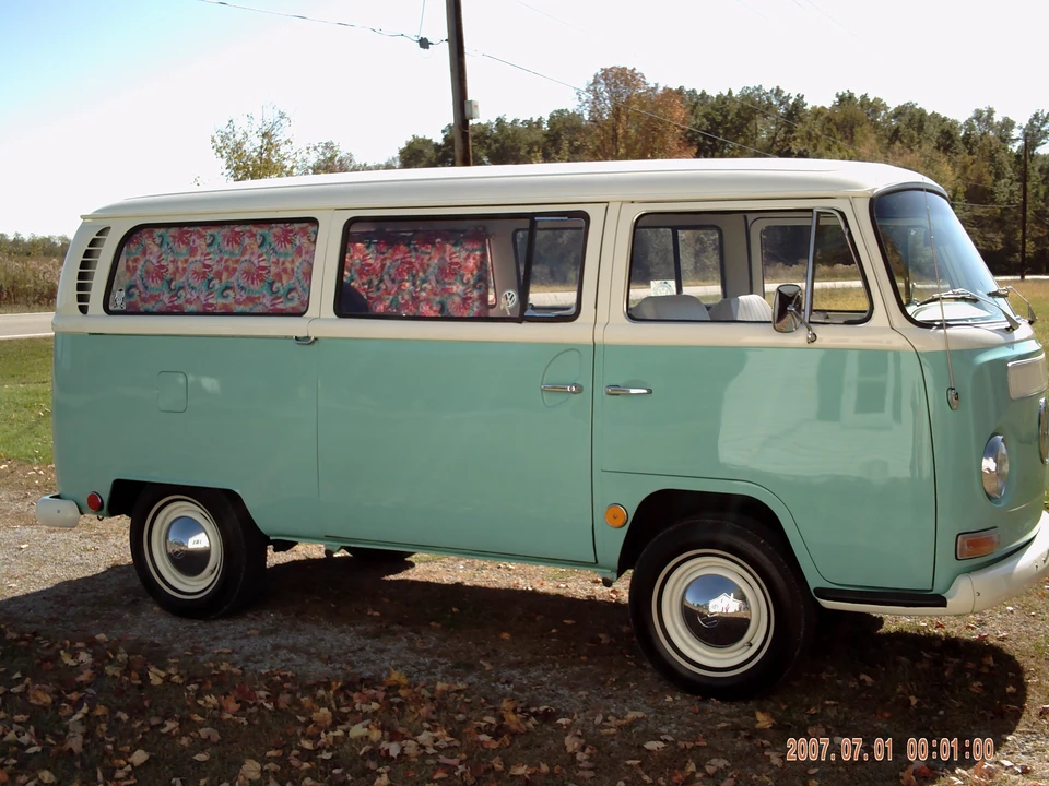 1969 Volkswagen Bay-Window Bus - Image 3 of 9