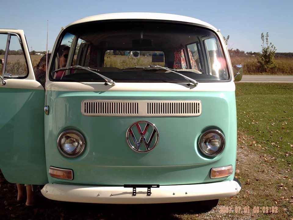 1969 Volkswagen Bay-Window Bus - Image 4 of 9
