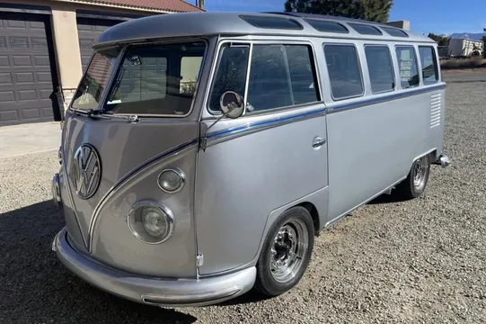 1969 Volkswagen Type 2 Kombi 23-Window Conversion