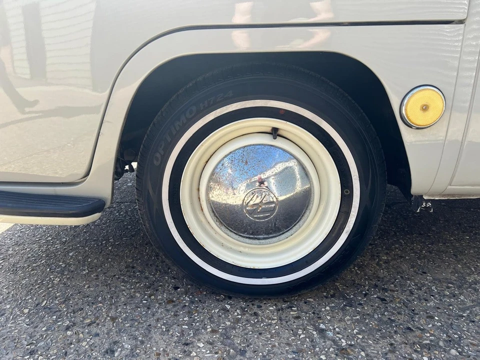1968 Volkswagen Bay-Window Bus - Image 9 of 30